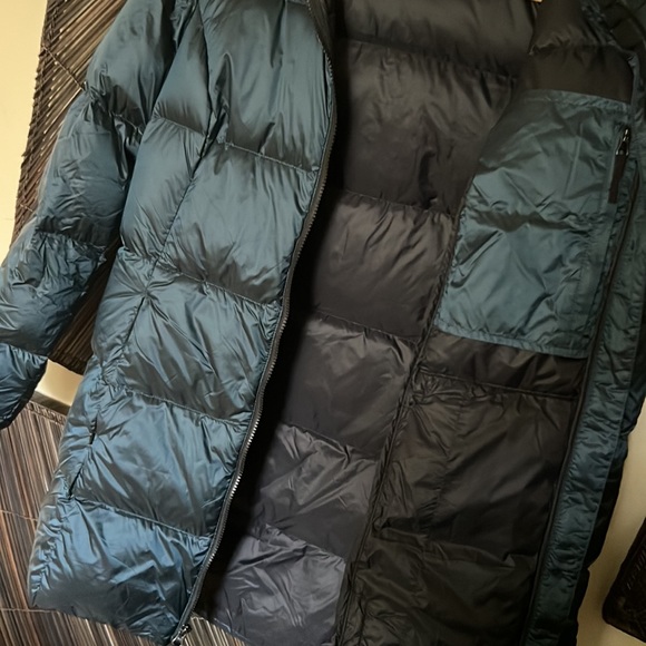Eddie Bauer puffer jacket - Picture 4 of 5
